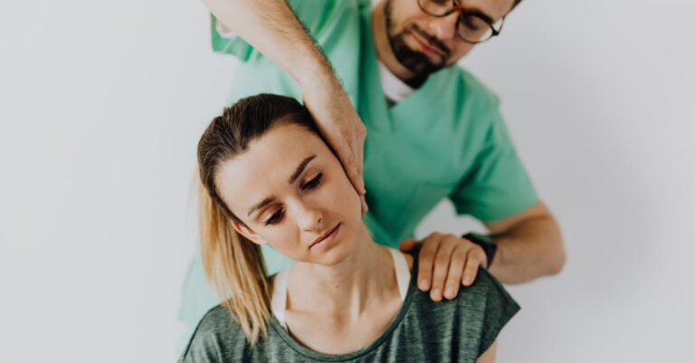 découvrez des conseils et des solutions efficaces pour soulager les douleurs cervicales. apprenez les causes possibles de la douleur au cou et explorez des exercices, des traitements et des remèdes naturels pour améliorer votre confort et votre bien-être.