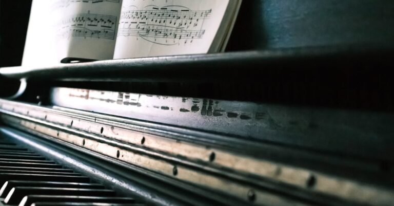 découvrez l'univers fascinant du piano, de ses origines à ses différentes techniques de jeu. que vous soyez débutant ou pianiste confirmé, explorez des conseils, des tutoriels et des morceaux incontournables pour maîtriser cet instrument majestueux.