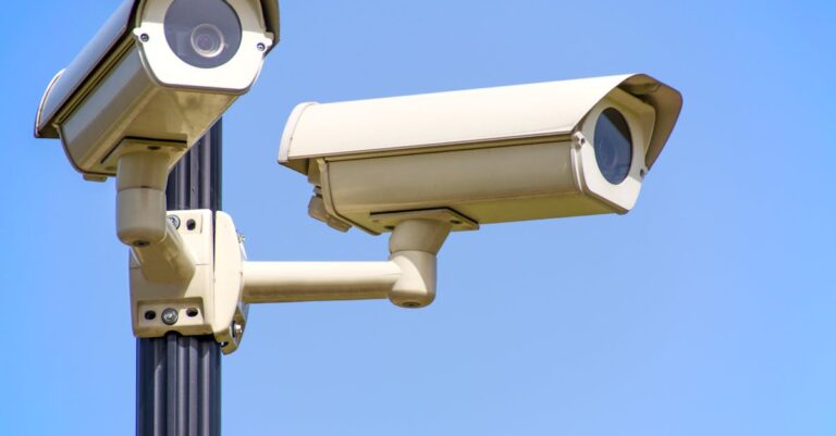 découvrez comment protéger votre vie privée en ligne avec des conseils pratiques sur la gestion de vos données personnelles, l'utilisation de technologies de sécurité et les meilleures pratiques pour naviguer sur internet en toute sérénité.