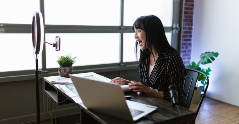 découvrez comment capturer vos écrans facilement avec des outils de screen recording. apprenez à enregistrer des vidéos de vos activités, à partager des tutoriels et à immortaliser des moments clés en quelques clics.