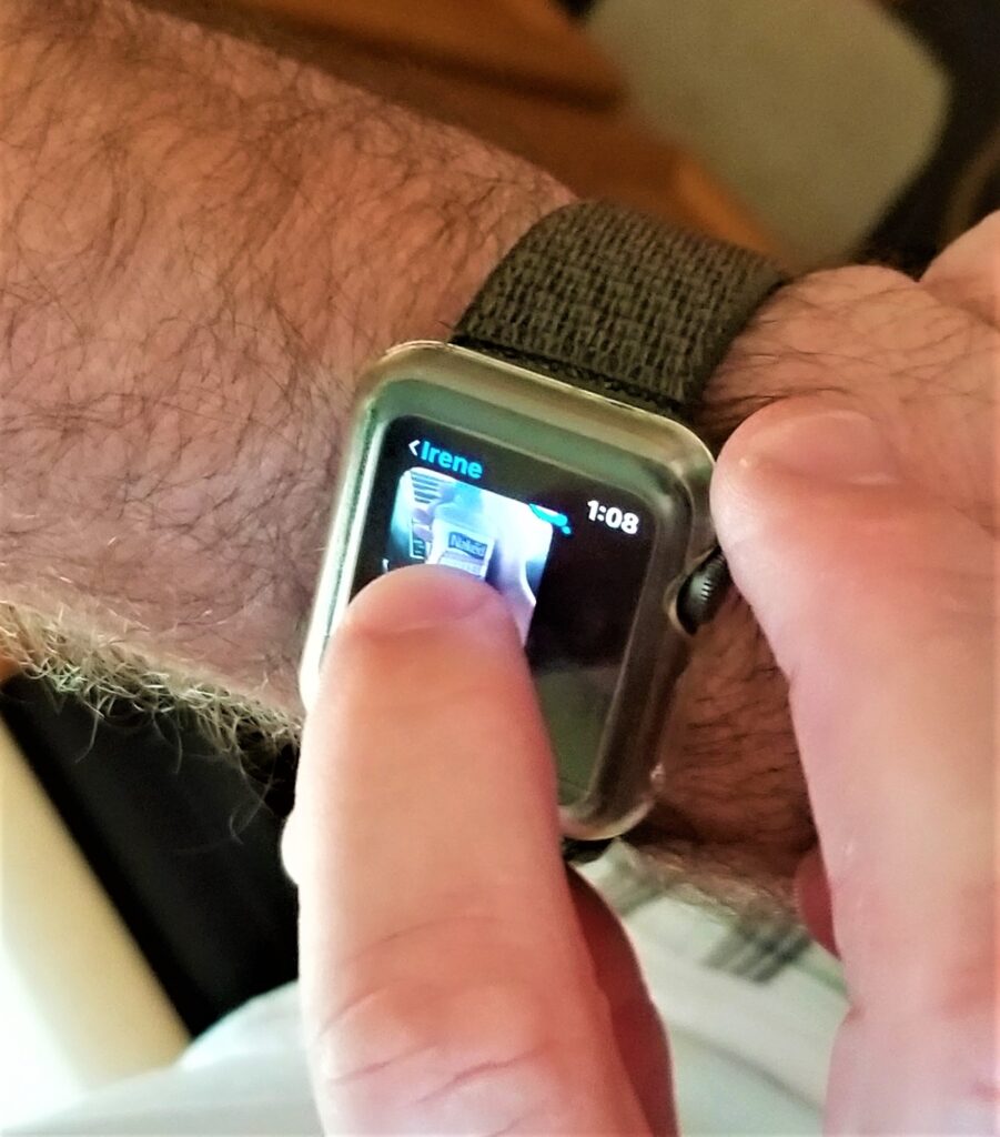 Image illustrant Illustration pour Une intégration système exclusive à Apple Watch impossible sur Android Wear dans le contexte de Illustration pour Une intégration système exclusive à Apple Watch impossible sur Android Wear