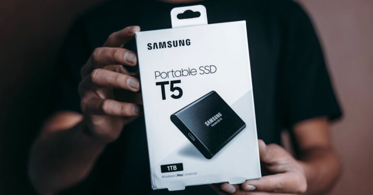 découvrez les performances de votre stockage avec notre test de vitesse complet pour ssd et hdd. comparez la rapidité d'accès et les débits de lecture/écriture pour optimiser votre système.