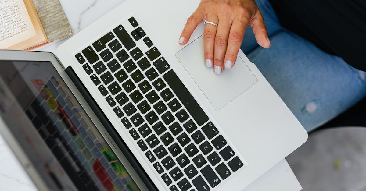 découvrez tout sur les trackpads, ces dispositifs de pointage indispensables pour une navigation fluide sur ordinateurs et appareils mobiles. explorez leurs fonctionnalités, avantages et comment bien les utiliser pour optimiser votre expérience utilisateur.