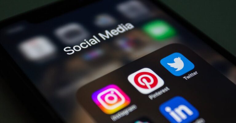 découvrez twitter, la plateforme de micro-blogging qui vous permet de partager vos pensées en 280 caractères. restez connecté avec l'actualité, suivez vos centres d'intérêt et engagez-vous dans des conversations captivantes avec des utilisateurs du monde entier.