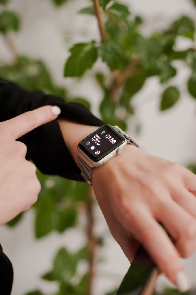 Image illustrant Illustration pour Fonctionnalités spécifiques de communication et interaction privilégiant Apple Watch dans le contexte de Illustration pour Fonctionnalités spécifiques de communication et interaction privilégiant Apple Watch