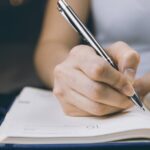 7 astuces pour maîtriser le style d’écriture sur iPhone découvrez l'art d'écrire avec passion et créativité. nos conseils et astuces sur l'écriture vous aideront à développer vos compétences littéraires, que ce soit pour des articles, des romans ou des essais. plongez dans le monde de l'écriture et exprimez vos idées comme jamais auparavant.