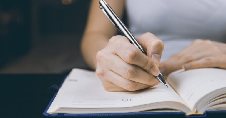 découvrez l'art d'écrire avec passion et créativité. nos conseils et astuces sur l'écriture vous aideront à développer vos compétences littéraires, que ce soit pour des articles, des romans ou des essais. plongez dans le monde de l'écriture et exprimez vos idées comme jamais auparavant.