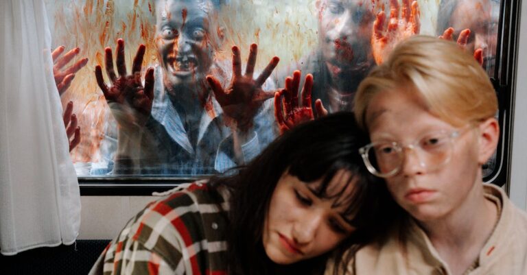 découvrez l'univers fascinant des zombies, des créatures terrifiantes qui hantent nos écrans et nos imaginations. plongée dans l'histoire, la culture et les mythes entourant ces êtres morts-vivants.