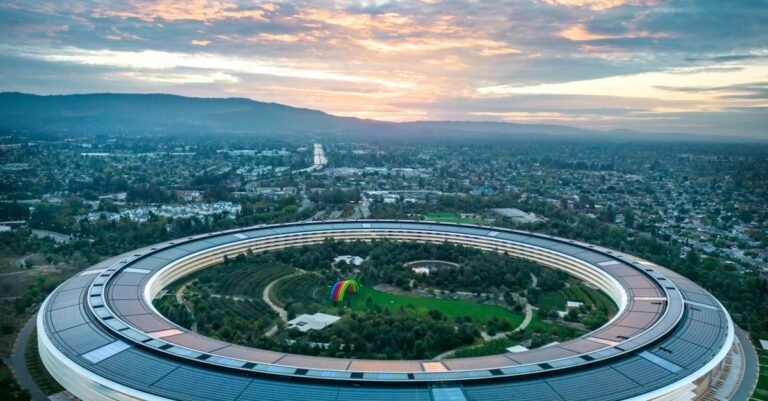 découvrez l'apple campus, un espace innovant et inspirant où la technologie et le design se rencontrent. plongez dans l'univers d'apple, avec des bureaux modernes, des infrastructures écologiques et des événements captivants qui façonnent l'avenir de la technologie.