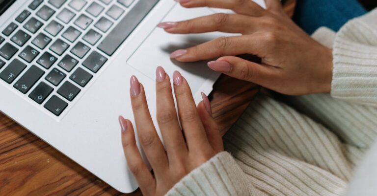découvrez tout sur le curseur : son fonctionnement, son importance dans l'interaction numérique et comment optimiser votre expérience utilisateur. apprenez à personnaliser votre curseur pour le rendre unique !