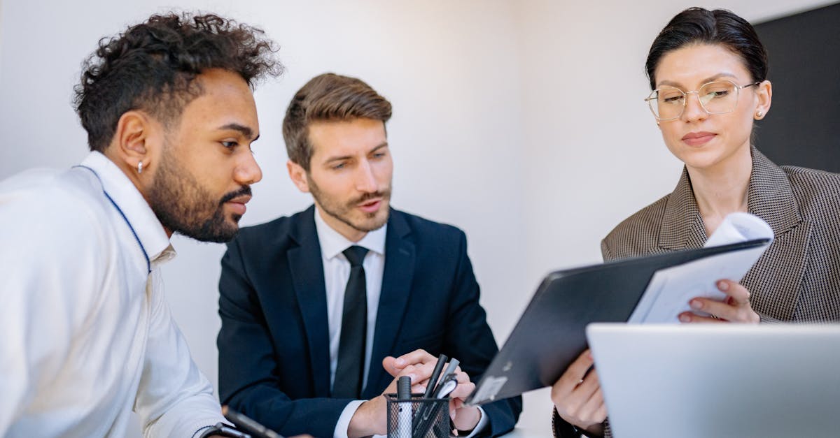 découvrez tout ce que vous devez savoir sur les systèmes de fichiers : types, structures, fonctionnement et leurs rôles essentiels dans la gestion des données sur les ordinateurs et serveurs.
