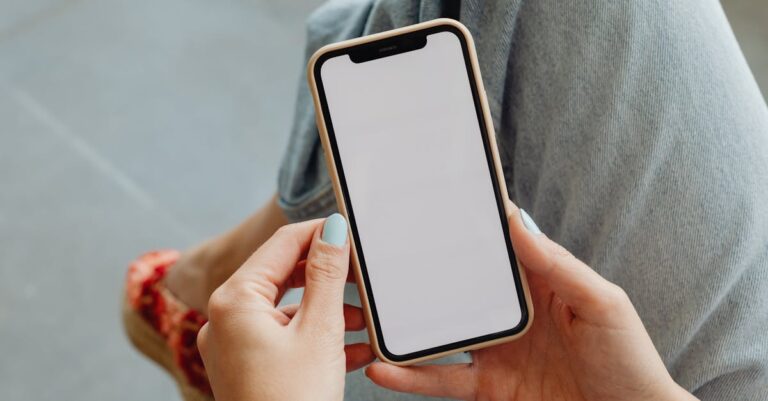 découvrez le iphone 5, un smartphone emblématique d'apple alliant design élégant, performance puissante et technologie avancée. plongez dans un monde d'applications, de photographie de qualité et de connectivité avec ce modèle incontournable.