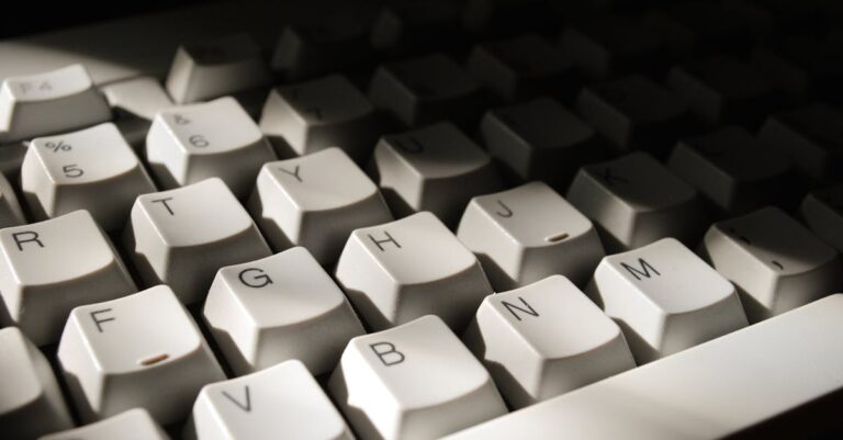 découvrez les fonctionnalités des touches de fonction sur les claviers mac. apprenez à utiliser ces raccourcis pour améliorer votre productivité et optimiser votre expérience utilisateur sur macos.