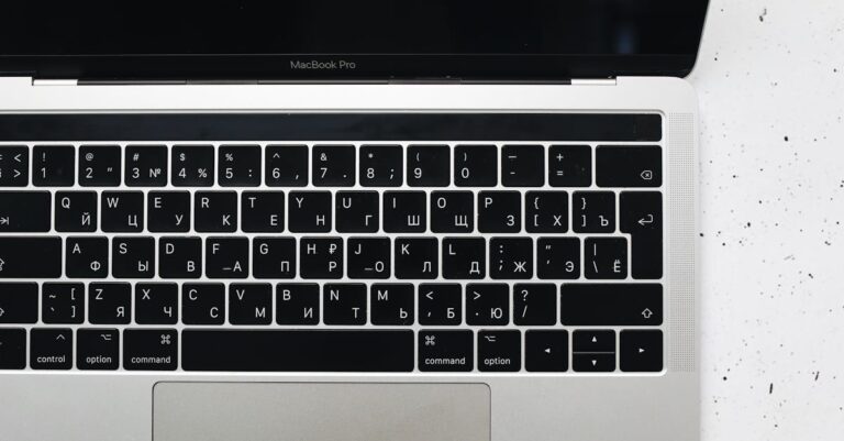 découvrez macos monterey, la dernière version du système d'exploitation d'apple pour mac, qui offre de nouvelles fonctionnalités innovantes, une expérience utilisateur améliorée et une intégration fluide avec vos autres appareils apple. explorez les outils de productivité, la continuité entre vos appareils et les nouvelles options de confidentialité.