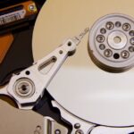découvrez les différences entre ssd et hdd dans notre guide complet. apprenez-en davantage sur les performances, la vitesse, la fiabilité et les coûts de chaque type de disque dur pour faire le meilleur choix pour votre besoin de stockage.