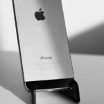 Simuler un iPhone 5 en ligne pour tester votre site ou blog découvrez l'iphone 5, un smartphone emblématique d'apple alliant design élégant et performances de pointe. profitez d'un écran retina, d'une excellente qualité photo et d'une navigation rapide grâce à son processeur puissant. idéal pour rester connecté et capturer vos moments précieux.