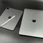 Quatre nouveaux produits Apple vont débarquer en mars : la vague M5 arrive plus tôt que prévu A stylish composition featuring a sleek Apple iPad and MacBook paired with an Apple Pencil on a modern black background.