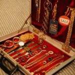 Close-up of a jewelry case with discounts on gold accessories and watches.