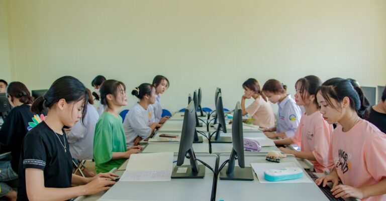 Apple pourrait bientôt intégrer Gemini, Claude et d’autres assistants IA pour renforcer Siri découvrez comment les assistants ia peuvent améliorer votre productivité grâce à l'intelligence artificielle, offrant des solutions intelligentes pour simplifier vos tâches quotidiennes.