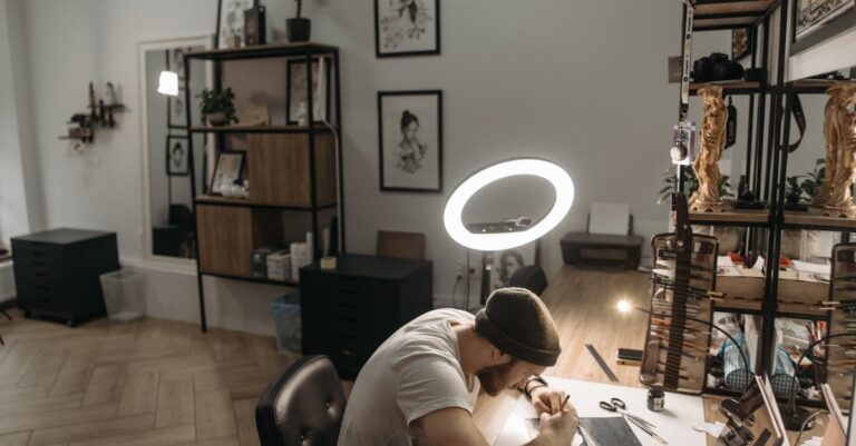 studios créatifs offrant des solutions innovantes en design, artistique et production pour donner vie à vos projets.