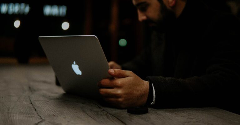 Attention : Le MacBook Neo à 99 $ n’existe pas, ne tombez pas dans le piège ! découvrez tout sur l'arnaque macbook neo : comment la reconnaître, éviter les pièges et protéger vos achats en ligne.