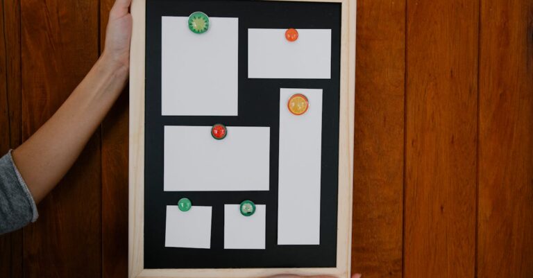 support mural magnétique pour fixer facilement vos appareils et accessoires, alliant praticité et design moderne.