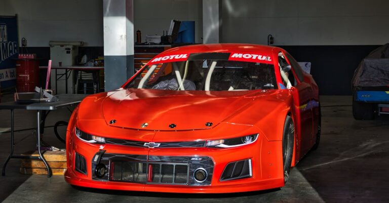 Pourquoi la star de la Nascar Joey Logano a récemment investi dans une concession Ford découvrez les opportunités d'investissement dans la nascar, un secteur dynamique alliant sport automobile et potentiel financier.