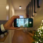 caméra intérieure intelligente offrant une surveillance en temps réel, détection de mouvement avancée et accès à distance via application mobile pour assurer la sécurité de votre maison.