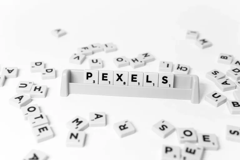 Character Limit : le gallois coûte près d’un mois de travail Scrabble tiles forming the word "Pexels" on a white background with scattered tiles around.