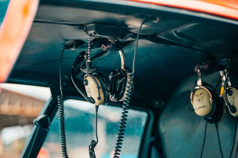 Apple Vision Pro : 45 000 ventes estimées au T4 2025, un flop à nuancer Close-up of aviation headsets hanging in an airplane cockpit, showcasing cockpit technology.