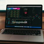 Black Friday Apple 2025 : le MacBook Air M4 à 738,04 $ sur Amazon US MacBook Air setup with video editing software open, showcasing a typical workspace environment.