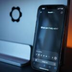 RCS chiffré sur iPhone : iOS 26.3 bêta 2 prépare le cadenas Close-up of a smartphone with AI chat interface, showcasing advanced technology in a sleek design.