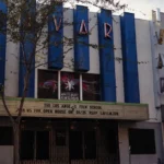 BAFTA 2026 : F1 et The Lost Bus, le duel Apple TV+ en effets visuels Retro theater facade with film school sign in Los Angeles.